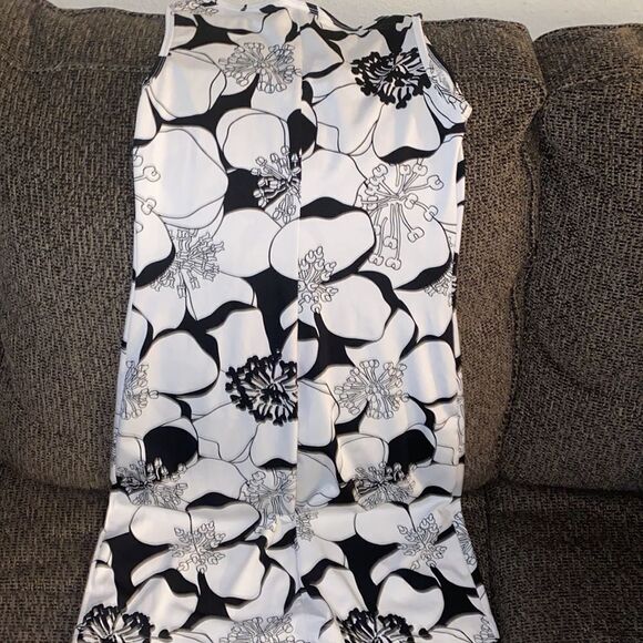 ✨Floral Scoop Neck Tank Dress✨ - Picture 2 of 5